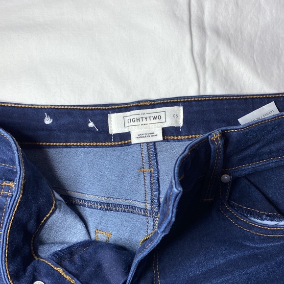 eighty-two brand jeans. Worn maybe twice 2/$20 - Picture 3 of 6